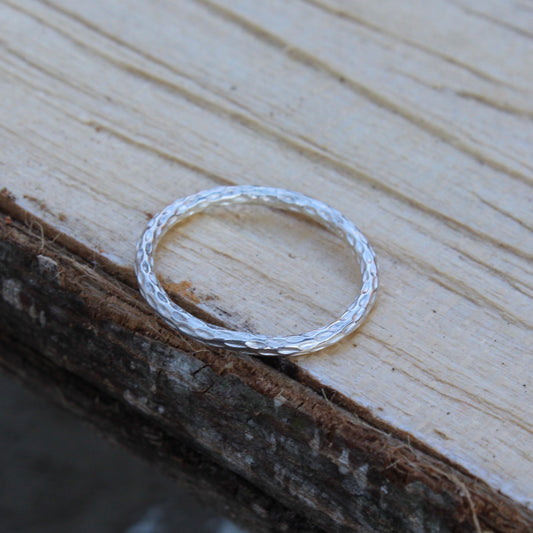 Textured ring band