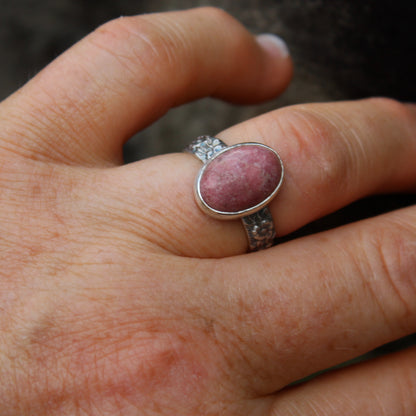 Size 7 1/2 Rose Cabochon on Floral Sterling Silver Band