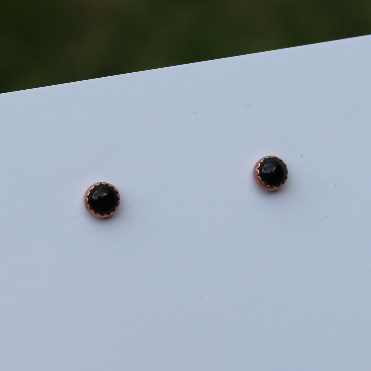 4mm Onyx Studs - Copper Serrated