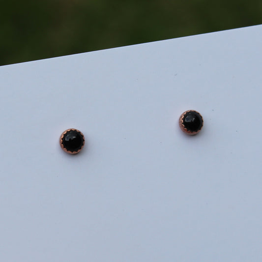 4mm Onyx Studs - Copper Serrated